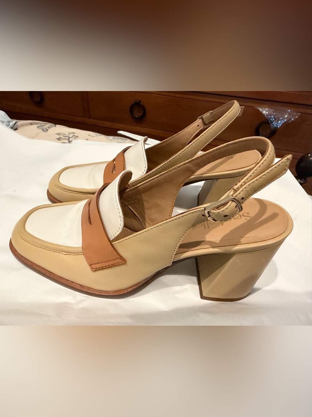 Seychelles Symphony Cream, White & Tan Slingback Block Heels. VGUC.